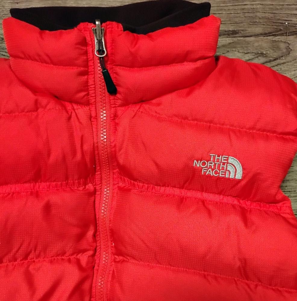 Ladies| The North Face Red Puffer Vest | Size XL - Picture 2 of 9